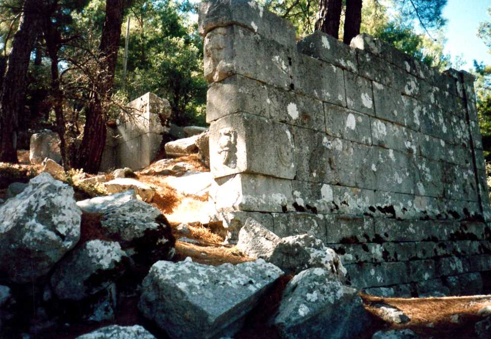 The monumental fortification walls of Kitanaura Ancient City on the acropolis hill in the Saraycık locality, bearing traces from three different periods (Hellenistic, Roman, Byzantine).