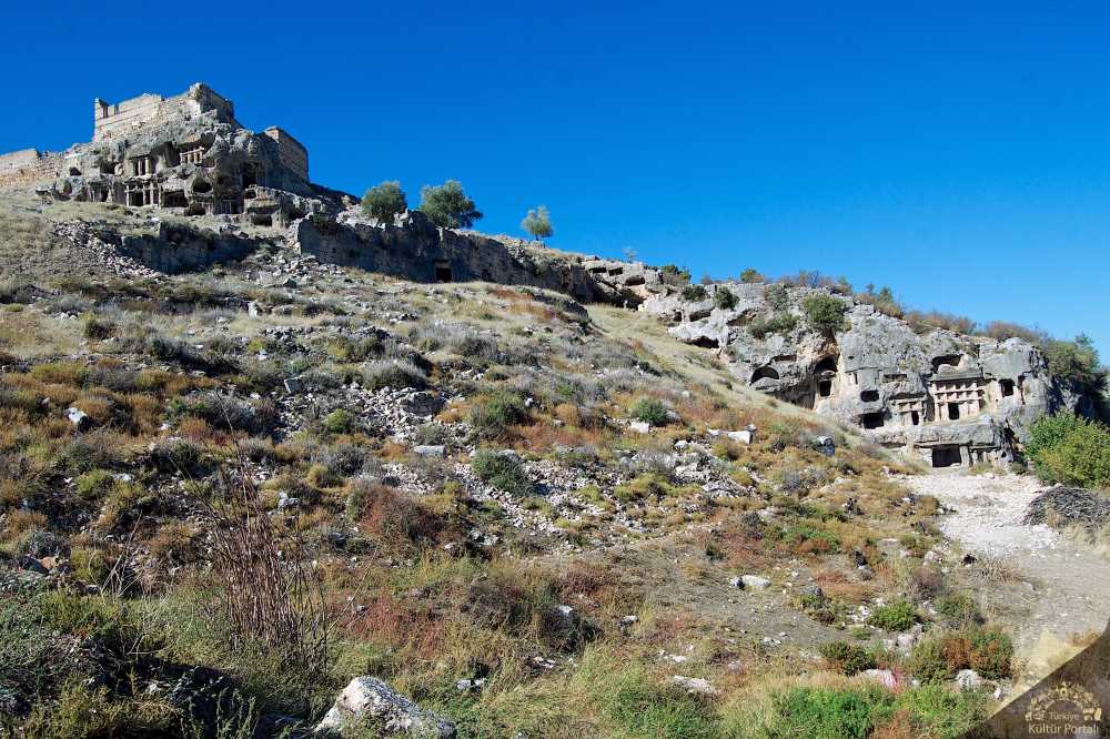 Tlos antik kenti akropolü Bellerophontes kaya mezarı ve antik tiyatro Seydikemer