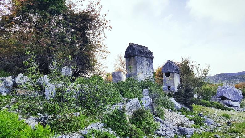 Image of the necropolis of Istlada Ancient City.
